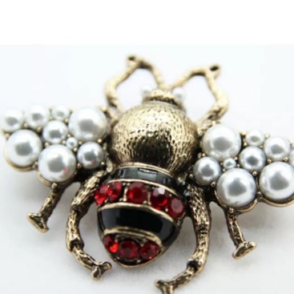 Pearl Bee Brooch